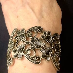 Bracelet, silver tone , elastic, floral vine,Sz 7-8